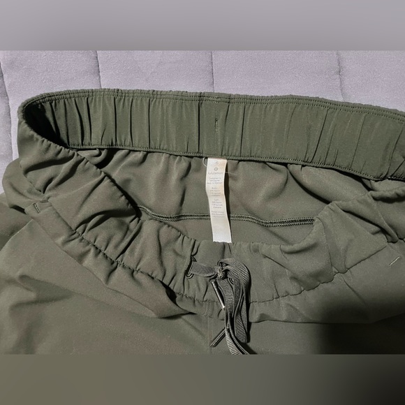 Lululemon joggers size 6 - Picture 3 of 3
